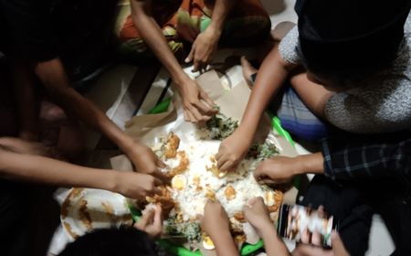 Uniknya Tradisi Megibung di Kampung Islam Kepaon Bali