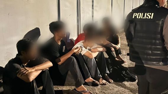 Delapan Remaja Pelaku Tawuran ditangkap Polisi saat Konvoi Membawa Senjata Tajam