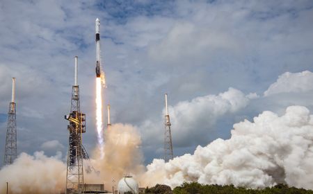 Terjadi Malfungsi Saat Peluncuran, FAA Larang Roket Falcon 9 untuk Terbang