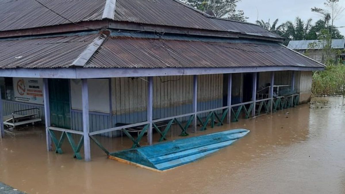 GORを含む4つの村とセンバクンカルタラの2つの小学校が洪水で水没、水位は4.5メートルに達する 