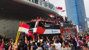 Arak-arakan Timnas Indonesia U-22 di Bundaran HI Berlangsung Meriah, Ribuan Pendukung Padati Ruas Jalan