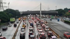 交通渋滞に注意し、明日から7月3日までジャカルタ有料道路タンゲランの道路が修理されます