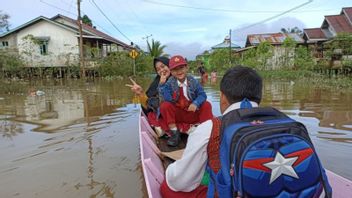Khawatir Keselamatan Guru-Siswa Akibat Banjir, Kegiatan Belajar Mengajar di 29 Sekolah Kapuas Hulu Dihentikan Sementara
