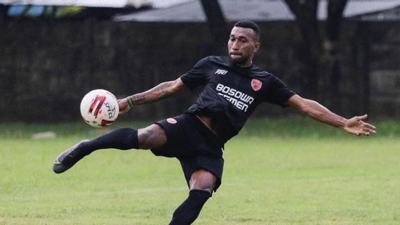 Sepak Bola Seharusnya Jadi Hiburan, Warganet Malah Lontarkan Komentar Rasial kepada Patrich Wanggai 