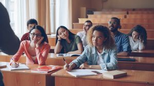 Cara Memperkenalkan Diri dalam Bahasa Inggris untuk Pemula dan Contohnya