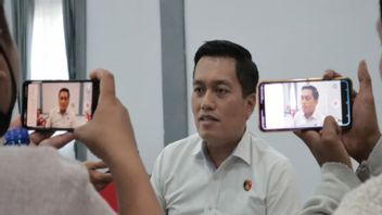 Mamuju Tengah的塑料大米视频捕获器被警方检查