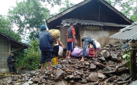 Pura dan Belasan Rumah Suku Tengger di Desa Ranu Pani Rusak Diterjang Longsor