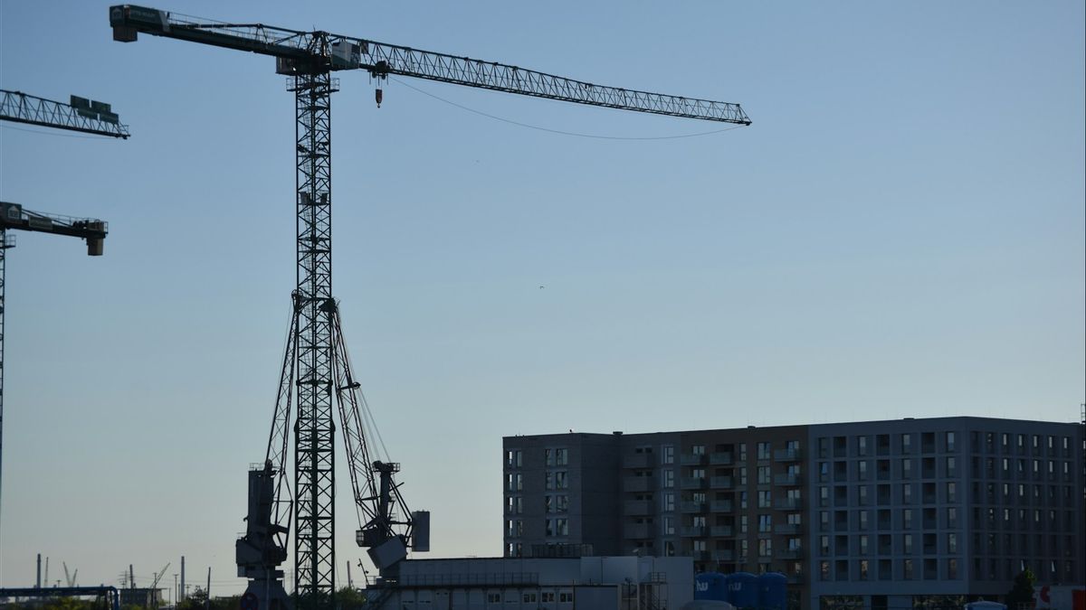 2 Pekerja Indonesia Tewas usai Crane yang Dinaiki Jatuh dari Lantai 7 Gedung di Malaysia