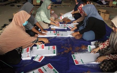 KPU Sumut: 25,6 Juta Surat Suara Pemilu 2024 Rampung Dilipat-Disortir