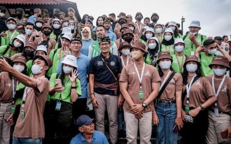 Tak Kalah Menarik dengan Luar Negeri, Menparekraf Sandi Uno Ajak Mahasiswa Berlibur ke Destinasi Wisata Indonesia