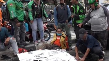 Riding A Motorbike, TNI Members DIEd Being Beated By A Car From Behind