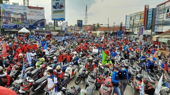 3000 Tangerang Workers Invade Jakarta Commemorating May Day Bring Claims To Revoke The Copyright Law