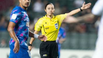 Yoshimi Yamashita成为亚足联亚洲杯历史上的第一位女性裁判