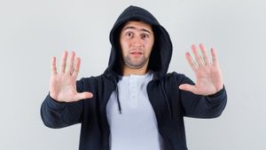 Sering Tak Dikenali, Ini 6 Tanda Seseorang Merasa Terlalu Minder