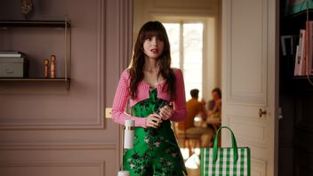 Lily Collins Mencari Cinta Baru dalam Trailer Serial <i>Emily in Paris 4</i>