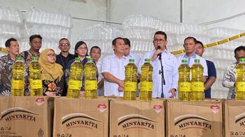 The Minister Of Trade And The Food Task Force Seal The Oilita Distributor Factory In Karawang