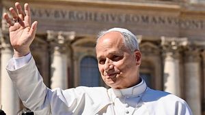 Paus Leo Kritik Keras Kebijakan Trump soal Imigran