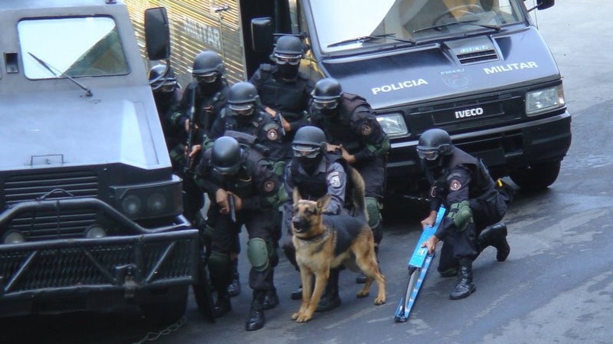 Raid The Area Of Criminal Organizations In Rio De Janeiro, Brazil's Joint Forces Deploy 400 Officers, Four Planes, 10 Armored: 18 People Killed