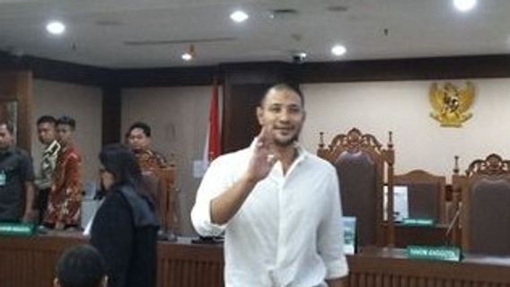 7年の懲役刑を宣告され、アムマル・ゾニは正式にクリスナ・ムルティを新しい弁護士に指名