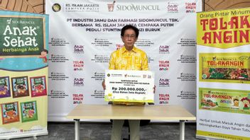 Sido Muncul Distributes IDR 200 Million Aid For Stunting Prevention
