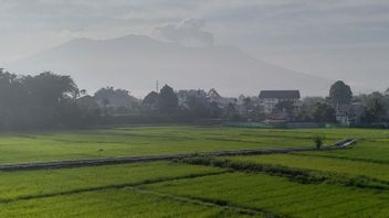 Geological Agency Bans Climbing Mount Marapi West Sumatra During The Christmas-New Year 2025 Holiday