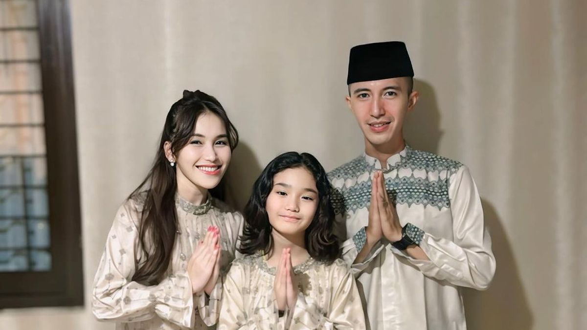 Ayu Ting Ting Take Advantage Of The Moment Of Eid Meeting In-laws, Discussing Marriage?
