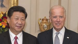 Joe Biden Berbicara dengan Xi Jinping lewat Telepon, Ini yang Dibahas