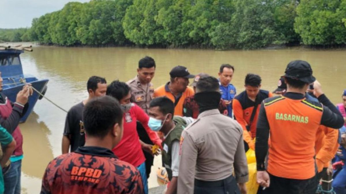 'Manusia Silver’ Tenggelam Saat Cuci Badannya di Sungai Kalikamuning