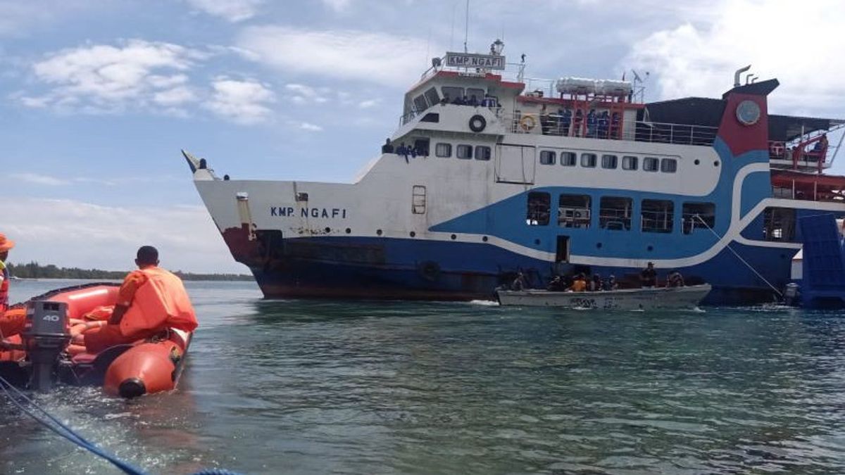 搜救队疏散253名在莫罗泰水域搁浅的渡轮乘客