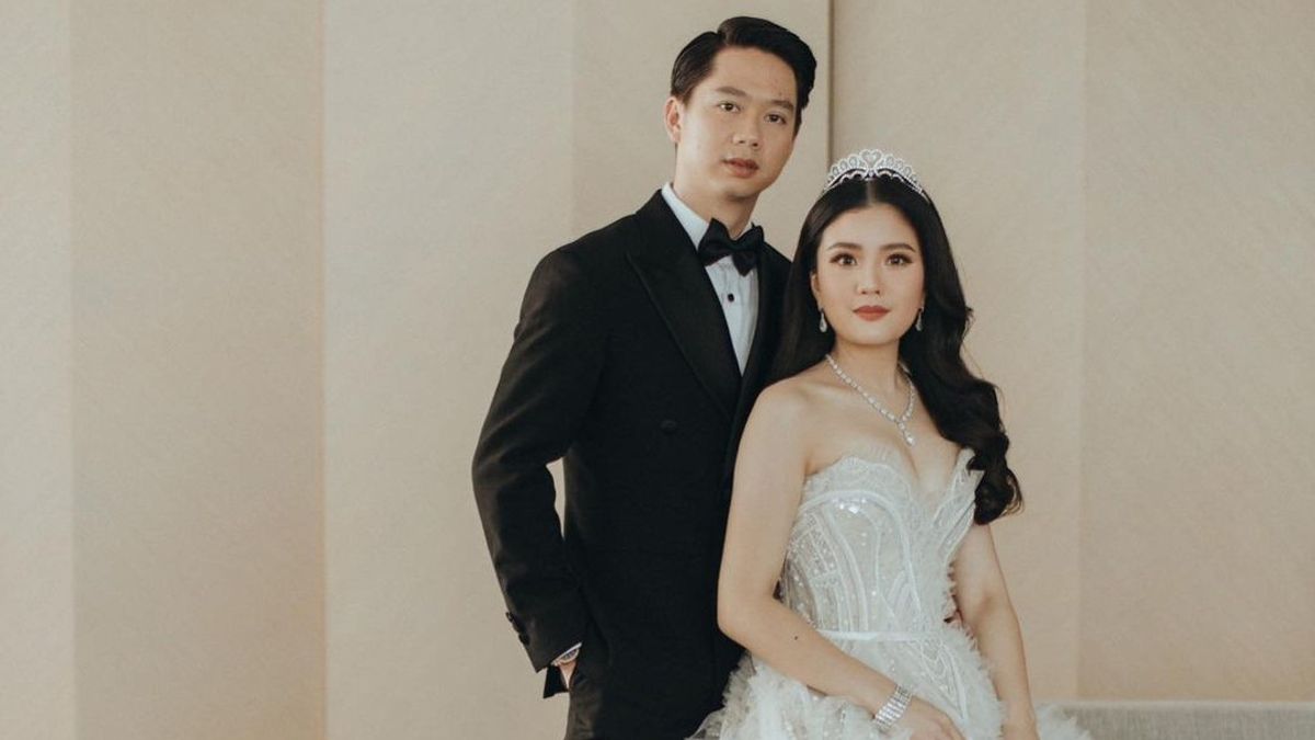 Like Disney Women, Take A Peek At 5 Portraits Of Valencia Tanoesoedibjo And Kevin Sanjaya's Wedding Reception