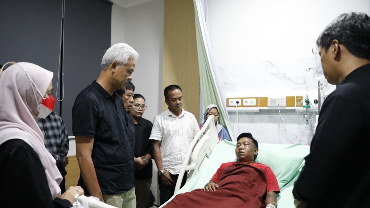 Accompany Ganjar To Visit Volunteers Victims Of TNI Persecution, Atikoh Cries