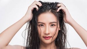5 Rutinitas Perawatan Rambut Anti Lepek dan Tetap Sehat di Musim Hujan