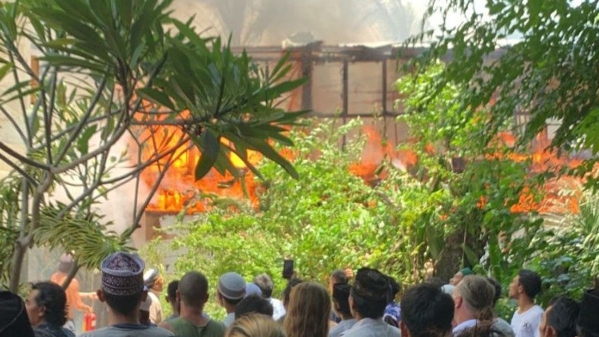 حريق محترق 10 غرف داخلية في جيلي تراوانجان لومبوك