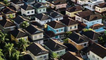 الرئيس الأمريكي جو بايدن يتابع صندوق بناء المنازل بأسعار معقولة