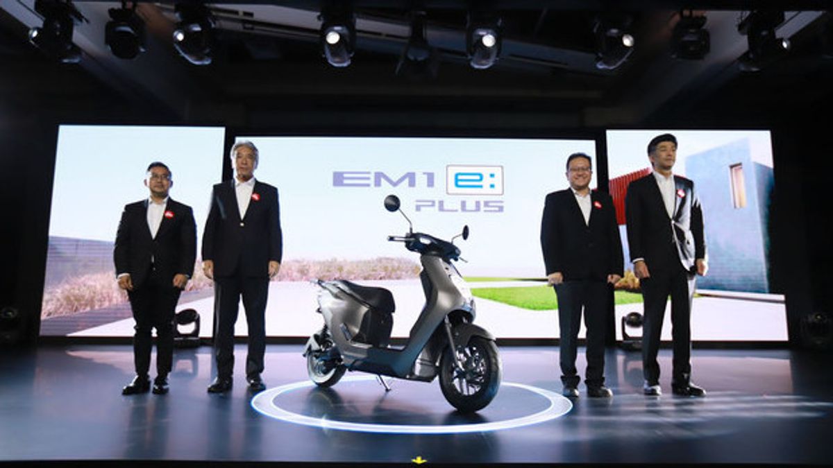 Closer To Electric Motorcycles Honda EM1 E: And EM1 E: PLUS