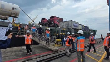 ペルタミナは海上船舶を通じてアチェにLPGタンクと燃料ドラムを送る
