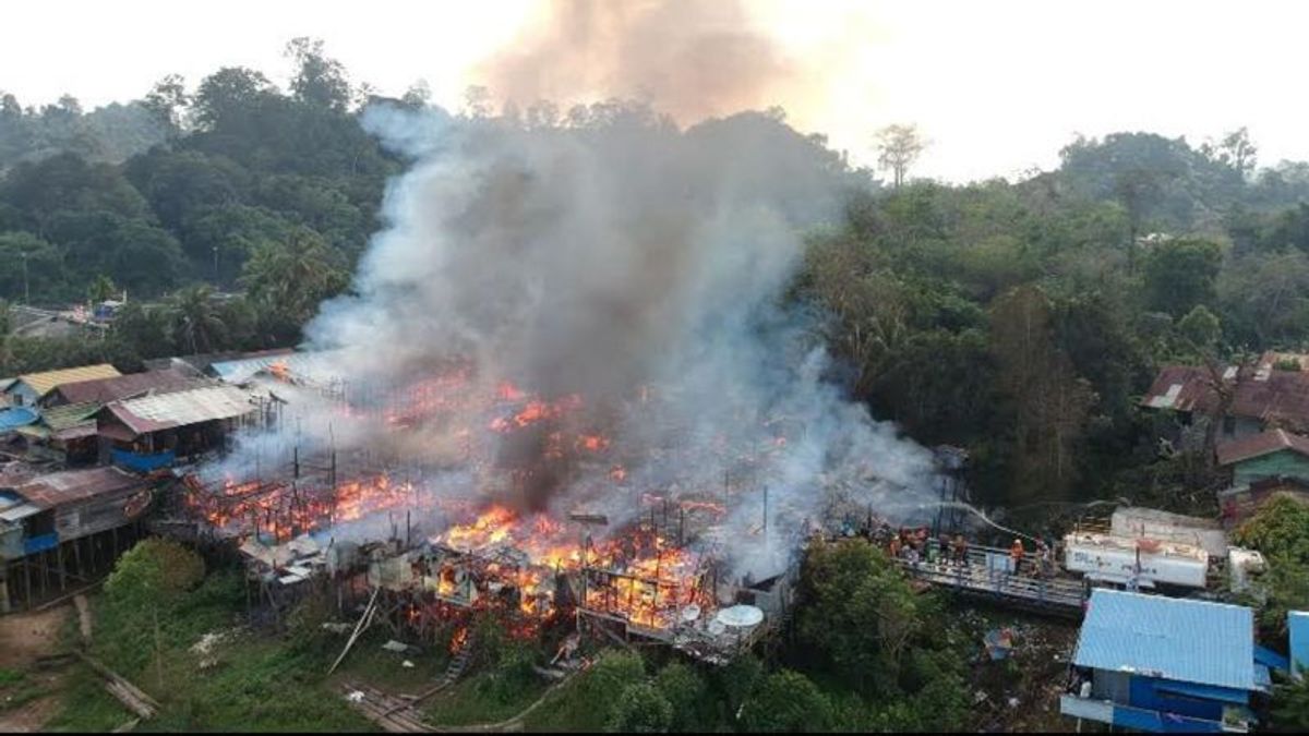 Kebakaran Hebat di Barito Utara Kalteng, 12 Rumah Ludes Terbakar