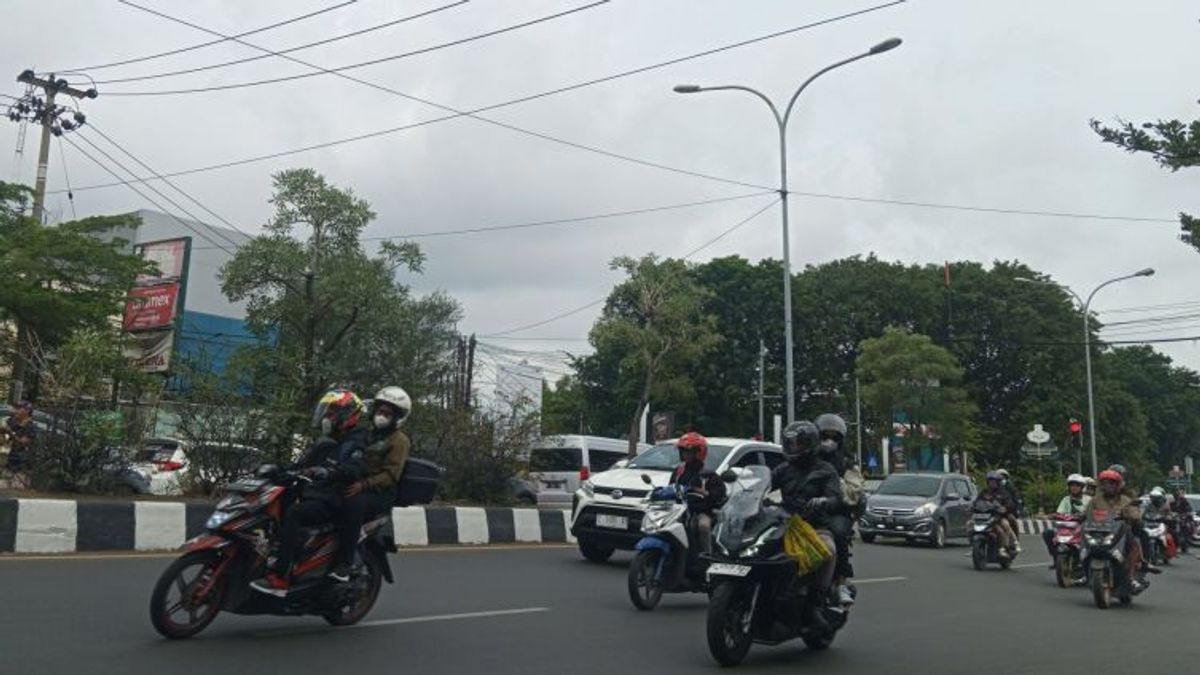 Thousands Of Vehicles Crossing The Cirebon Arterial Line Towards Jakarta
