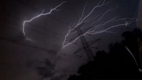 Take Notes! These Are A Number Of Areas Predicted To Have Heavy Rain And Thunder