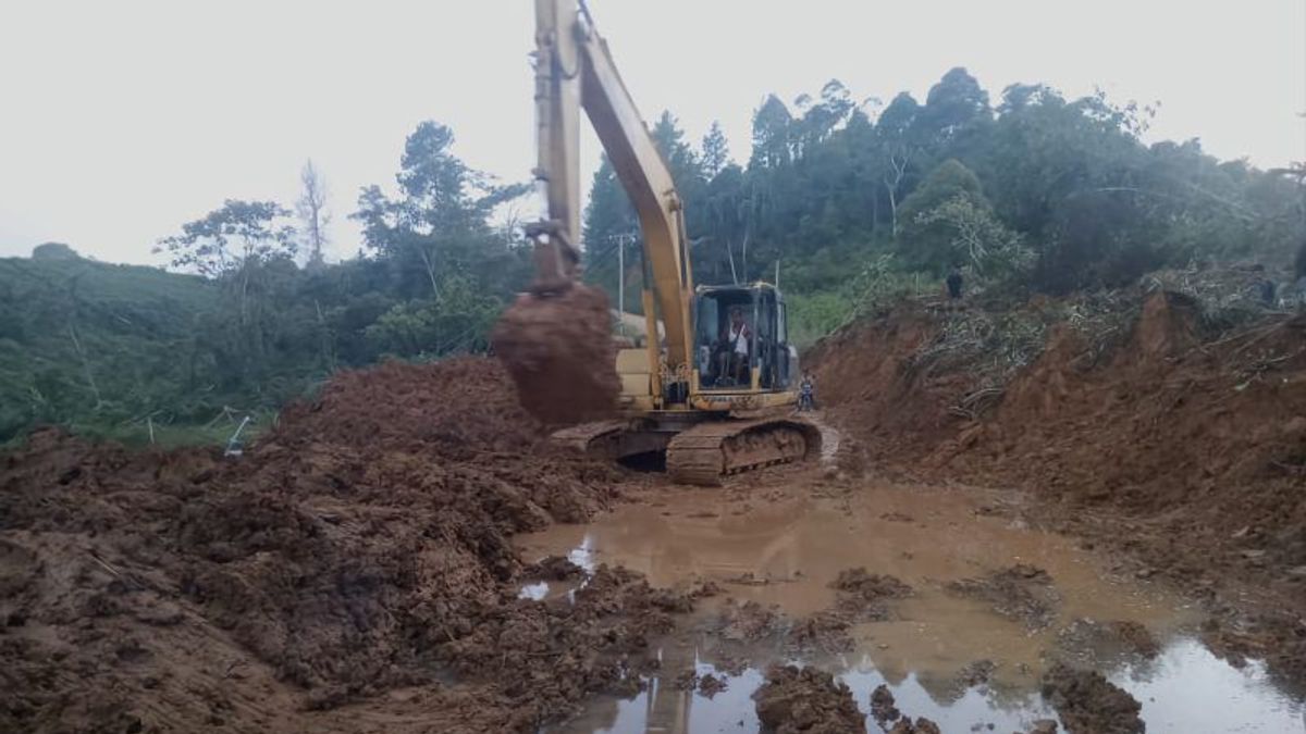 Hambat Distribusi Bantuan, Jalur Aceh Utara-Bener Meriah Tertutup Longsor Akhirnya Berhasil Ditembus 