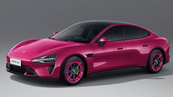 Xiaomi Gives New Magenta Color Touch To SU7 Sedan, Targets Young Women's Market