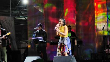 Andien Presents Nostalgia With Old Songs At Partypora 2024