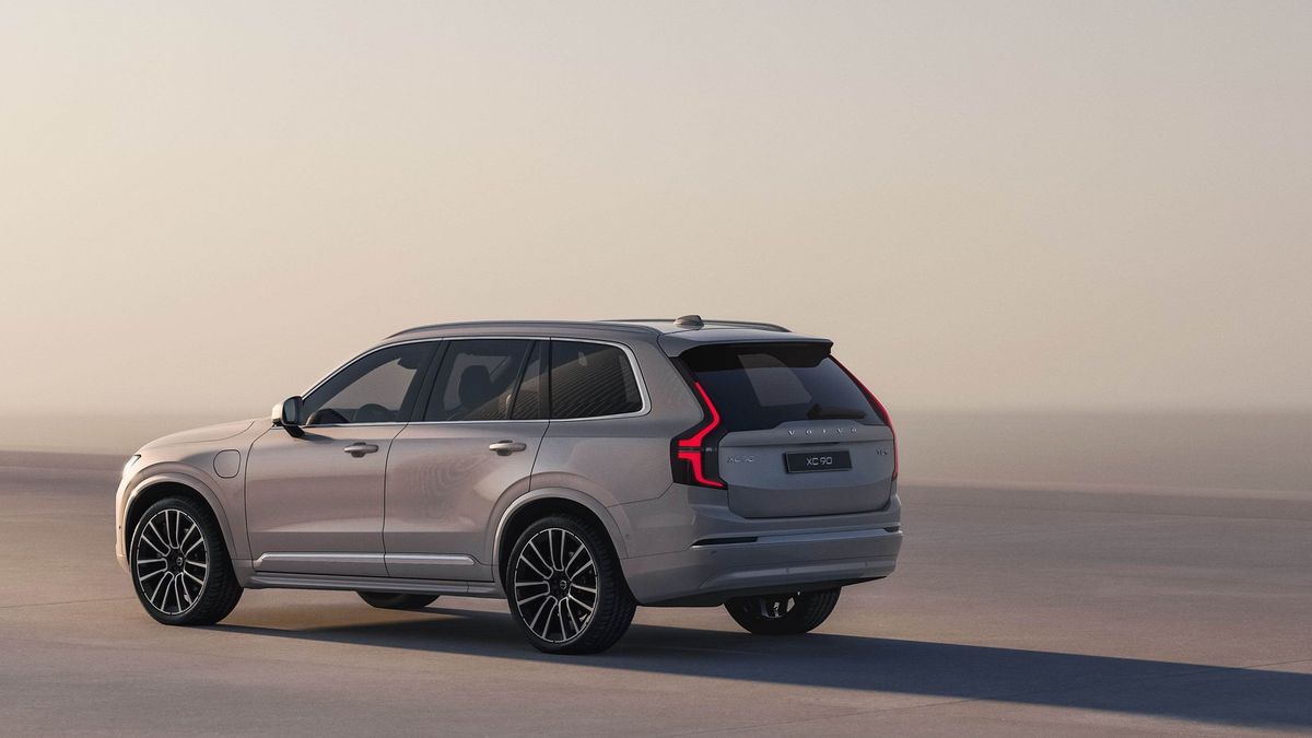 Volvo Presents Facelift Version On XC90 With Premium Display And More Fuel Irritation