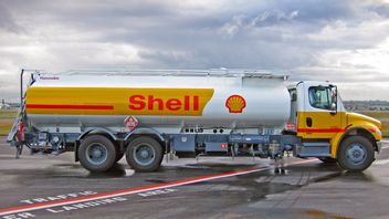 Overcome Gas Station Vacancies, UK Deploys 150 Troops To Drive Fuel Tanker Trucks