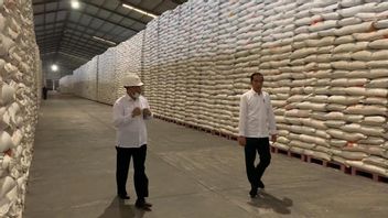 PKS党派議員議員:なぜ私たちが持っているものが十分であれば100万トンの米を輸入するのですか?
