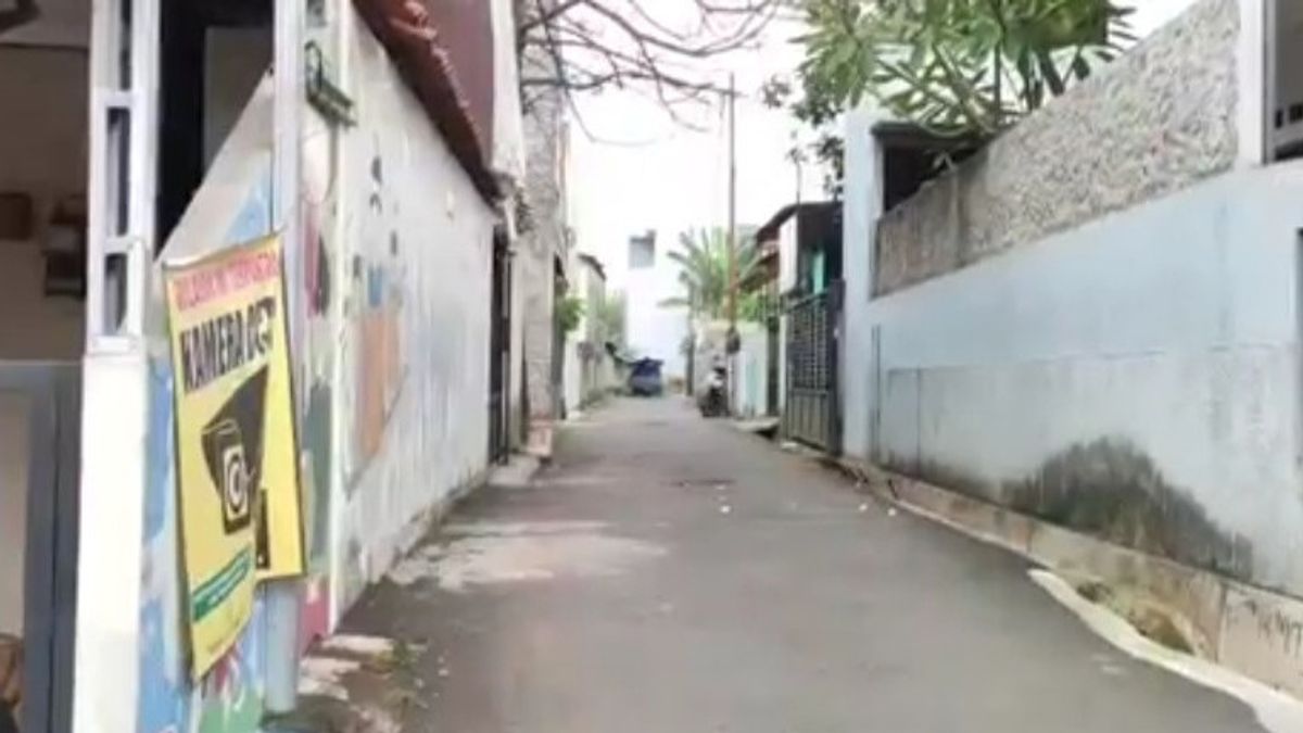 After Shopping For Food, Middle-aged Woman Becomes Victim Of Exhibitionist In Quiet Alley, Cipayung Area, East Jakarta