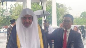 Di Bawah Rintik Hujan, Sekjen Liga Muslim Dunia Sambangi Istana Temui Prabowo