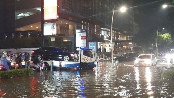 雅加达雨，Jalan Kemang Raya和Jaksel的21 RT被洪水淹没