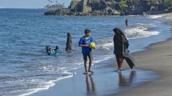 警方在Gunung Kidul Beach旅游景点逮捕涉嫌野生征税