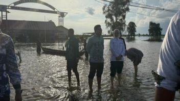 20 مدرسة حكومية في جنوب كاليمانتان تضررت من الفيضانات ، وطلبت وزارة التربية والتعليم أن يتعلموا عبر الإنترنت